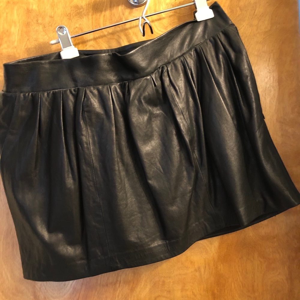 DVF size 8 leather mini skirt in top condition